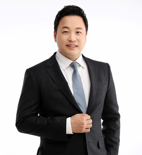 The Park Oral and Maxillofacial Surgery: Y. Paul Han, DDS